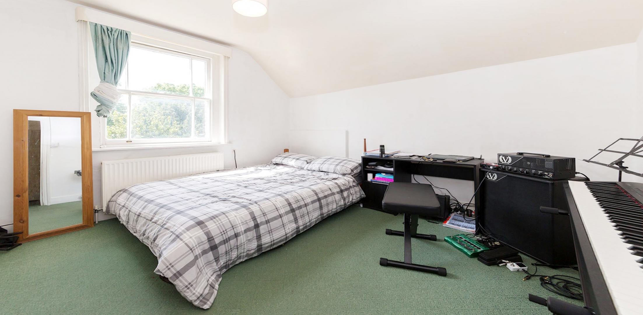 			3 Bedroom, 1 bath, 1 reception Flat			 Woodchurch Road, WEST HAMPSTEAD